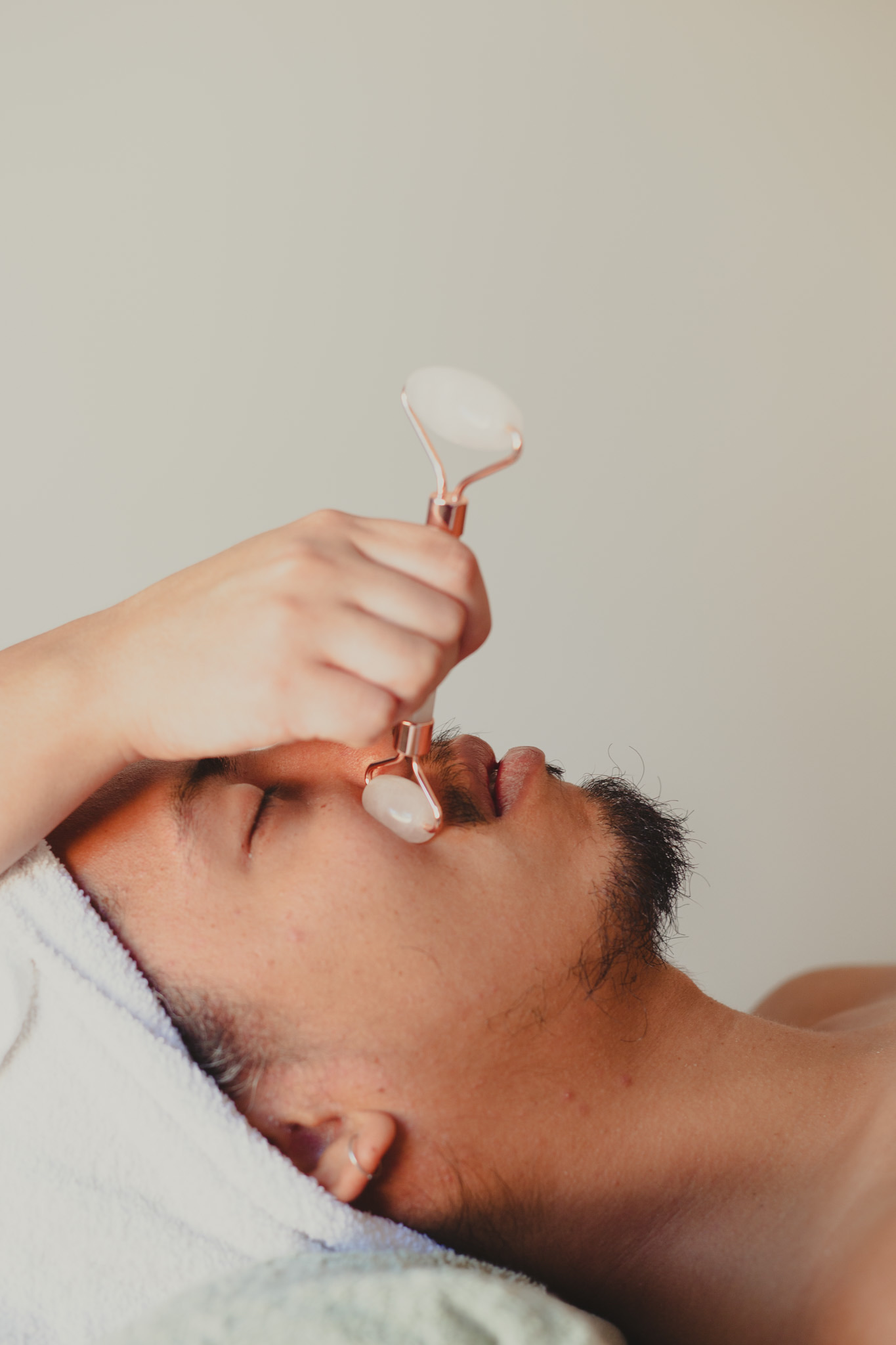 Massage liftant du visage à Khire·Li, Bordeaux